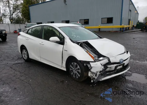 2020 Toyota Prius Le z USA, uszkodzony, nr VIN JTDL9RFU8L3022378
